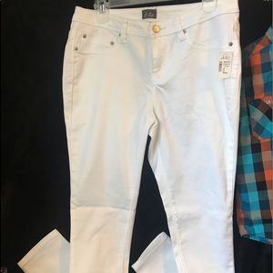 NWT! Women’s White Jeans